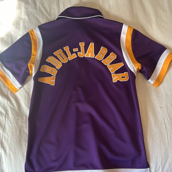 Authentic Kareem Abdul-Jabbar Mitchell and Ness Shooting Shirt - Picture 2 of 6